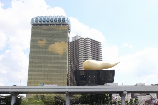 アサヒビールの本社はビールの形