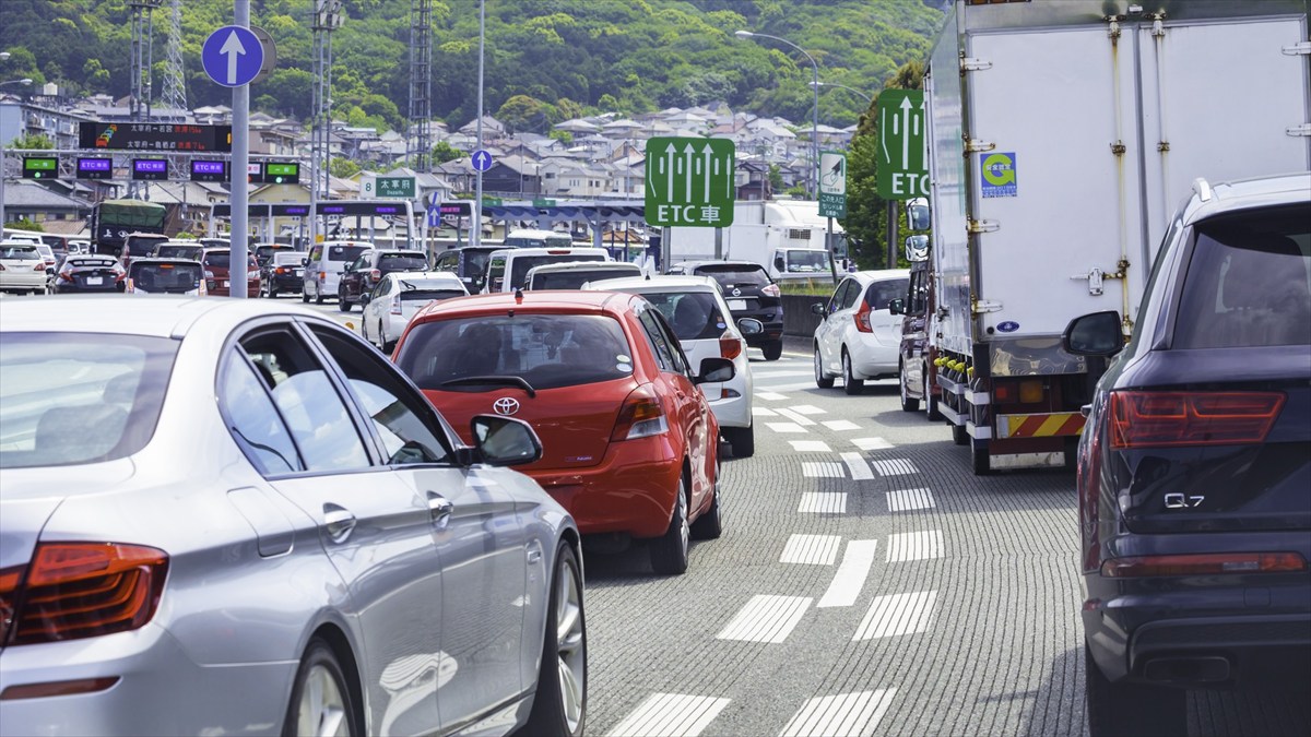 連休の「渋滞」クルマの専門家はどうしてる? モータージャーナリストが解説!