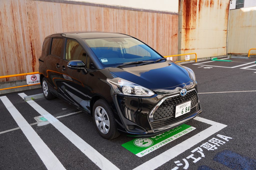 「リパーク静岡人宿町2丁目」に導入されたトヨタ「シエンタ HYBRID」
