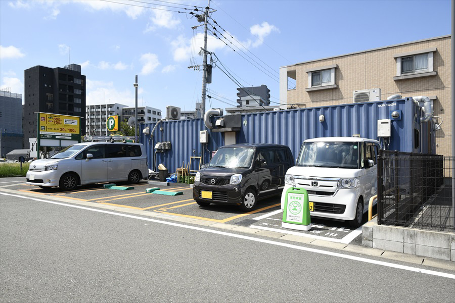   「リパークJR香椎駅前第２」ステーションはJR香椎駅の改札を出て北に歩くと見えてくる