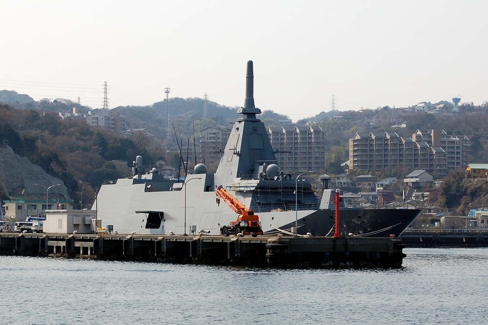 画像は海上自衛隊の護衛艦。頭頂のとがった部分は通信用アンテナで「ユニコーン」と呼ばれている