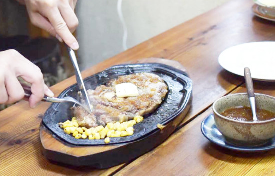 一口食べると、その美味しさにさらに食欲が増してくる