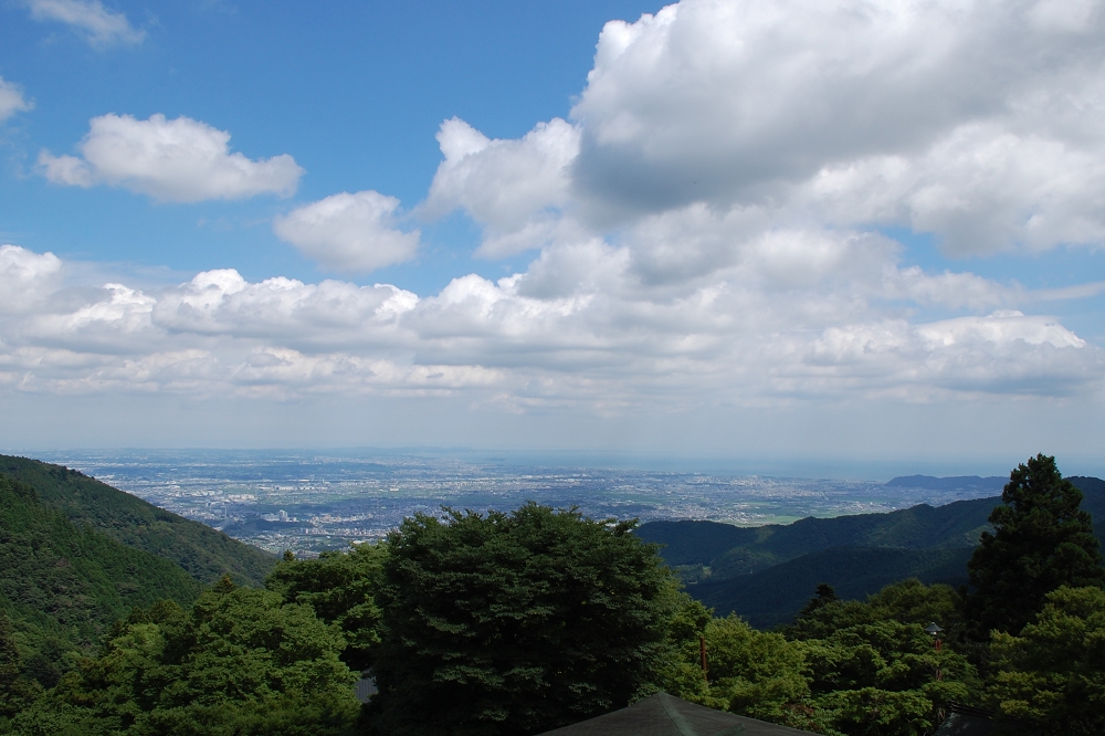 少し曇っていますが、江ノ島から三浦半島まで望むことができた。空気が澄んでいれば千葉県まで見えるそう