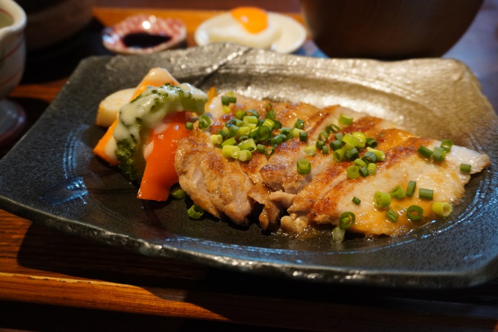 メインディッシュが選べるランチ1,650円（税込み）ランチは現金払いのみ