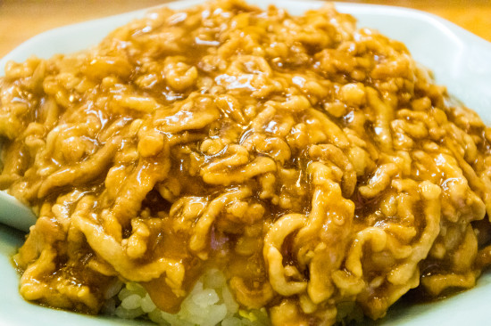 肉あんかけチャーハン(840円)。大盛りは別途料金