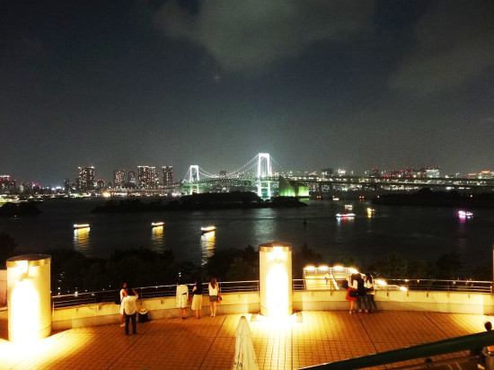 お台場からレインボーブリッジの夜景を楽しむ