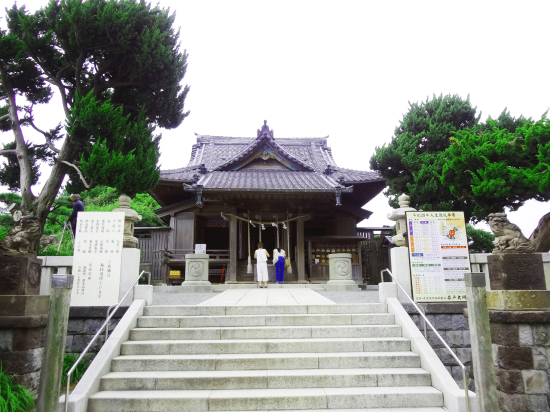 源頼朝公創建と伝わる850年の歴史を持つ森戸大明神