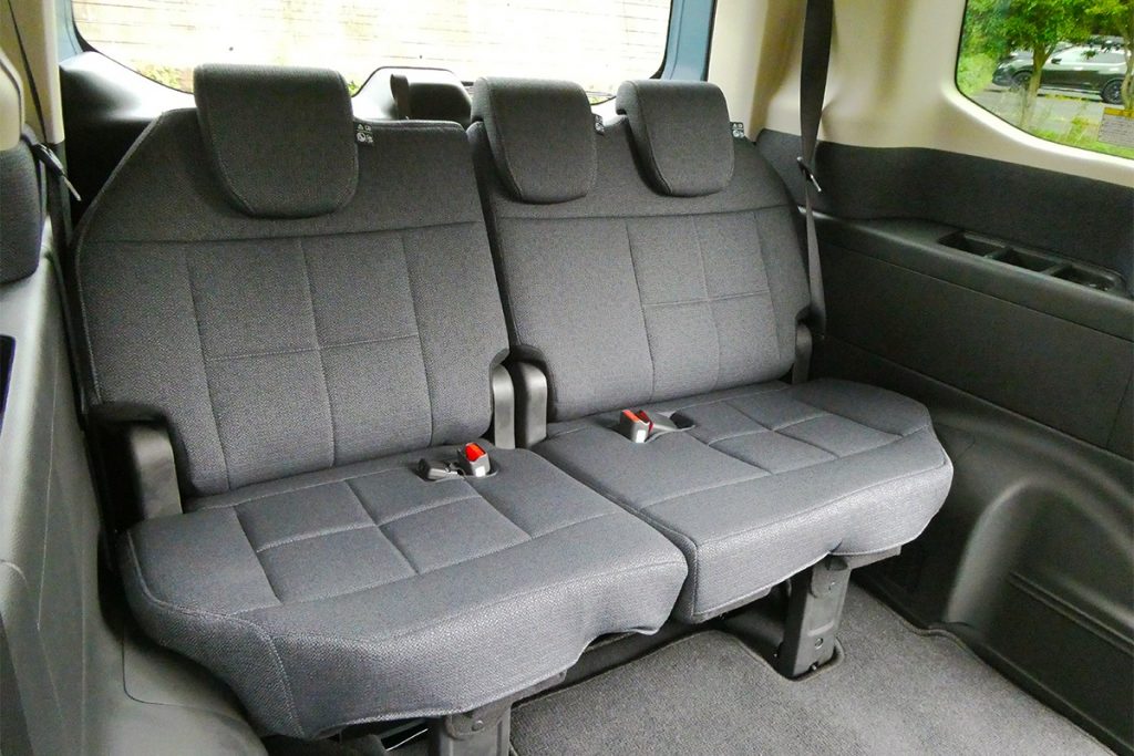  3列目シートも最大3名乗車が可能。とはいえ、長距離の移動なら2名までの乗車がオススメ 