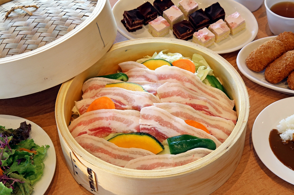 名水もち豚せいろ蒸し食べ放題のメニューの一部(画像提供:マザー牧場)