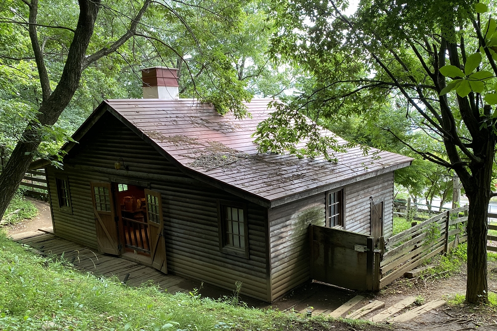 ハイジとアルムおんじが過ごした家屋を再現した「アルムの山小屋」。ハイジファンにおすすめのスポット