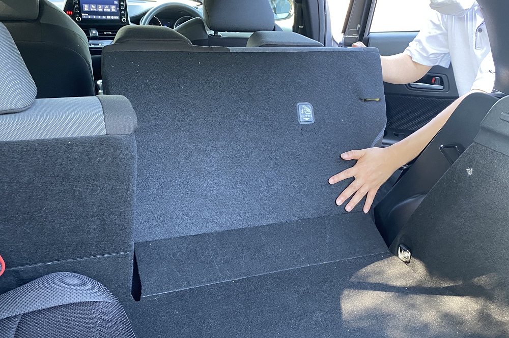 アウトドアレジャーなどで地面に置いた荷物を荷室に載せた場合、必ず清掃をお願いします