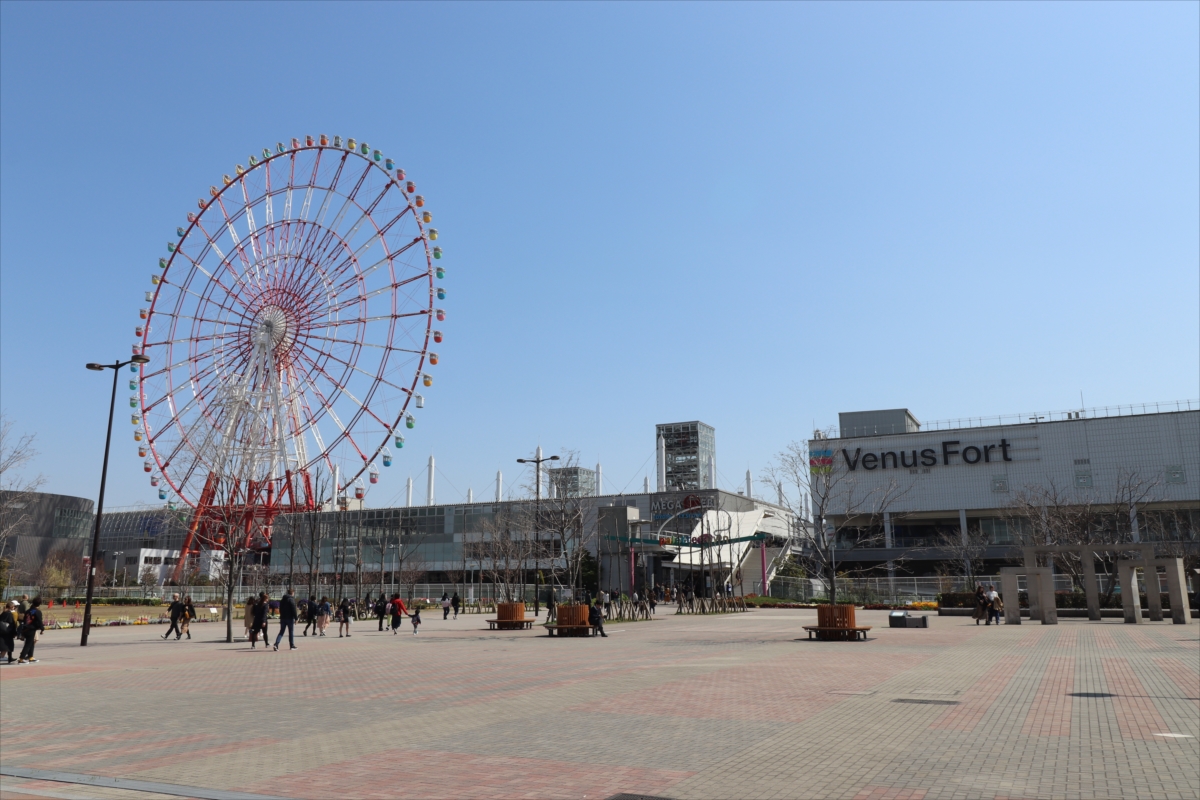 東京テレポート駅前に広がるヴィーナスフォートとパレットタウン