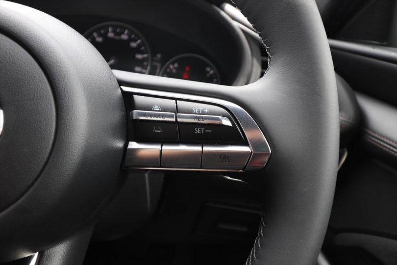 写真は「MAZDA3 FASTBACK」