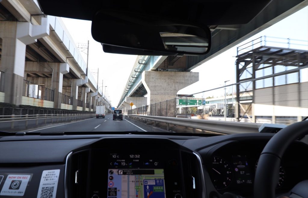 室内の静かさや乗り心地の良さもクロストレックの美点のひとつ