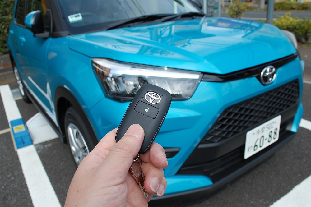 今回、利用したトヨタ「ライズ」のスマートキーは、エンブレム部分が施錠ボタンになっている