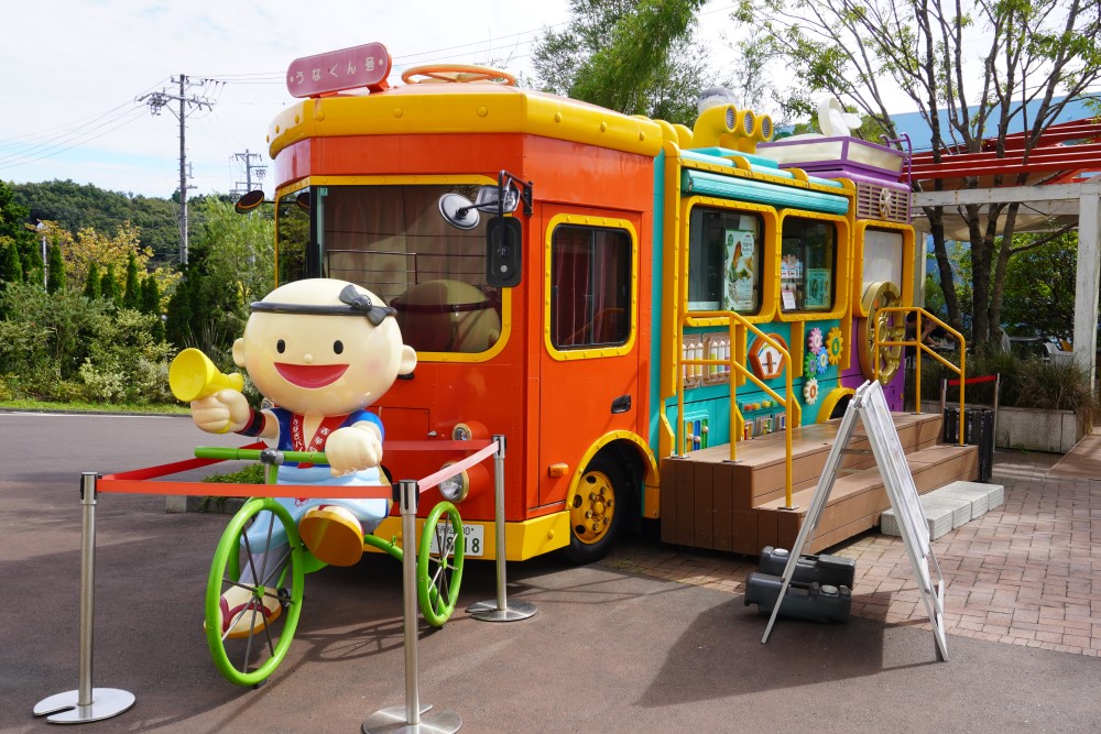 「うなぎパイ」のキャラクター、「うなくん」が目印の「移動カフェ うなくん号」