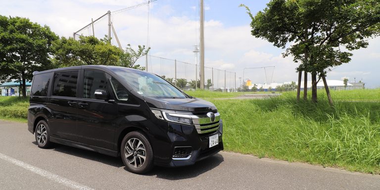 「ステップワゴン」の中でもスポーティなスタイルの「スパーダ」を導入