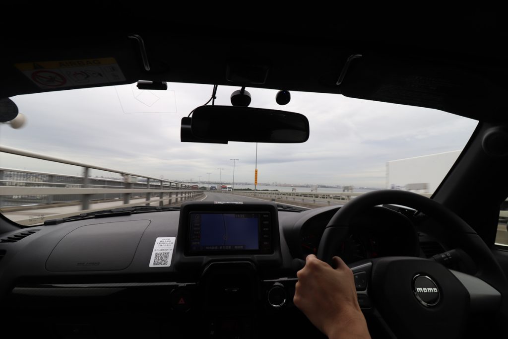 ハンドルの操作にすぐ反応する車体はまさに「クイック」というのにぴったり