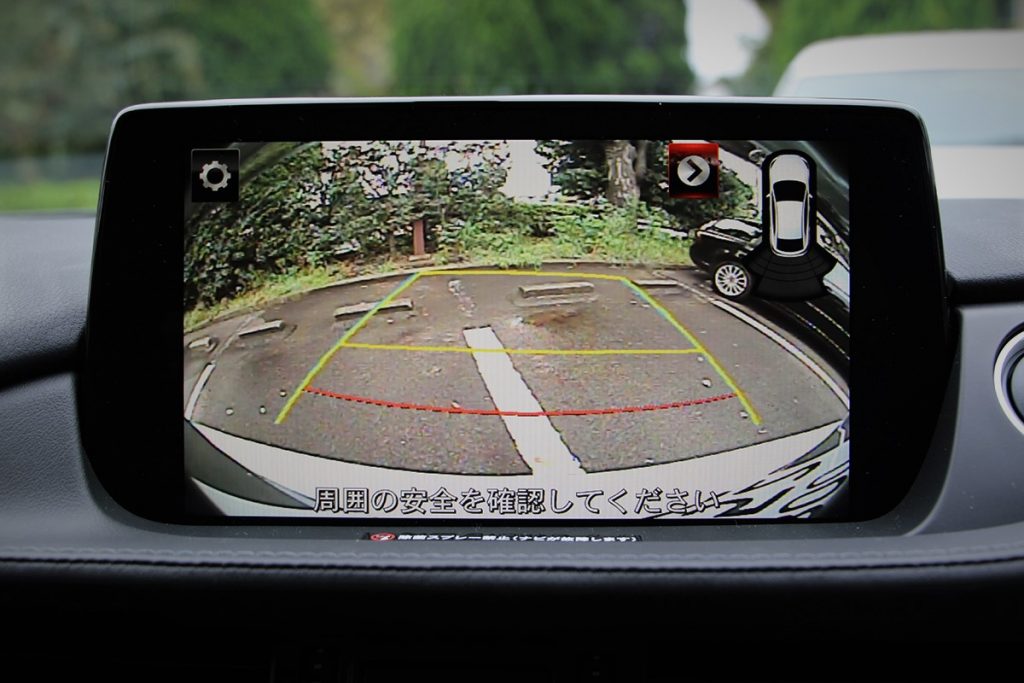 バックモニターも搭載されているので駐車時も安心