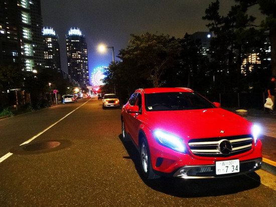 メルセデス・ベンツGLA180でお台場の夜景を楽しむ