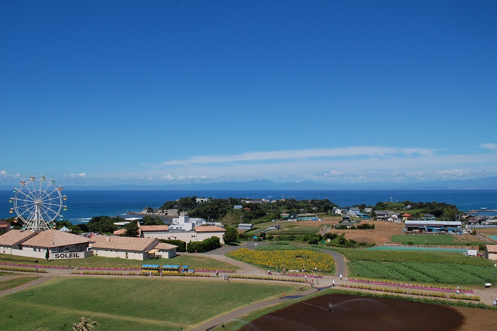 展望台からは相模湾をはさんで対岸にある、箱根の山々まで望むことができる