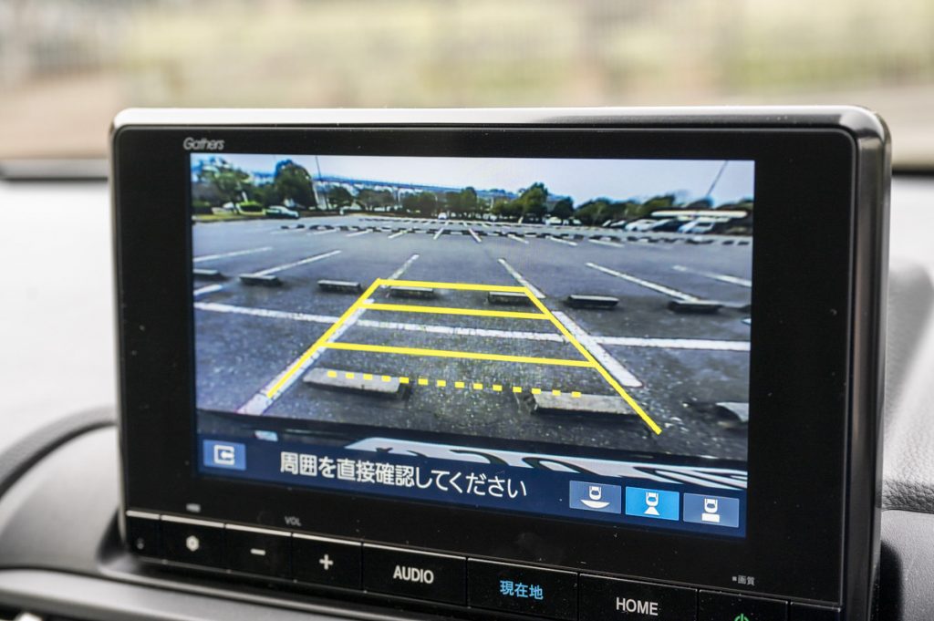 バックカメラも標準装備で駐車もしやすい