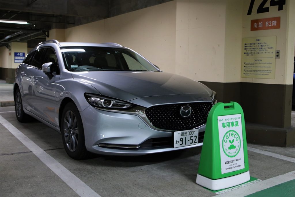 「京王プラザホテル駐車場」ステーションは駅やホテルに直結していて利用しやすい