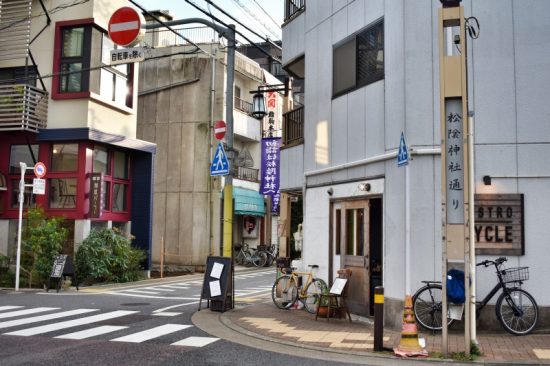 にぎやかな「松陰神社通り商店街」