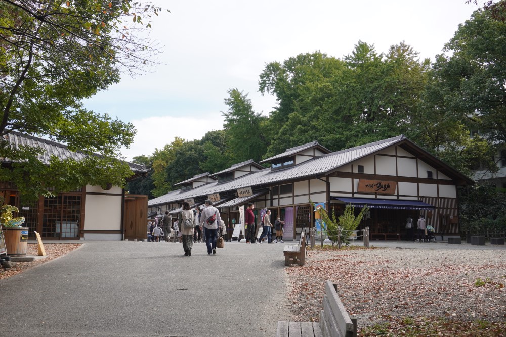 老舗の名店や定番の名古屋めしが味わえる義直ゾーン