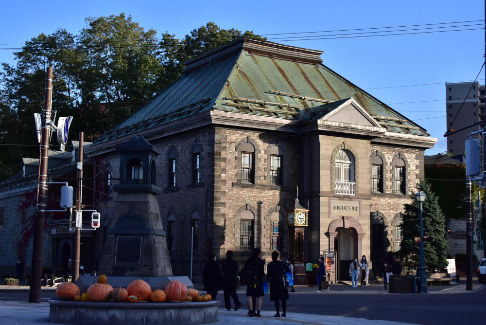 大正時代に建てられた歴史ある建物が「小樽オルゴール堂　本館」に