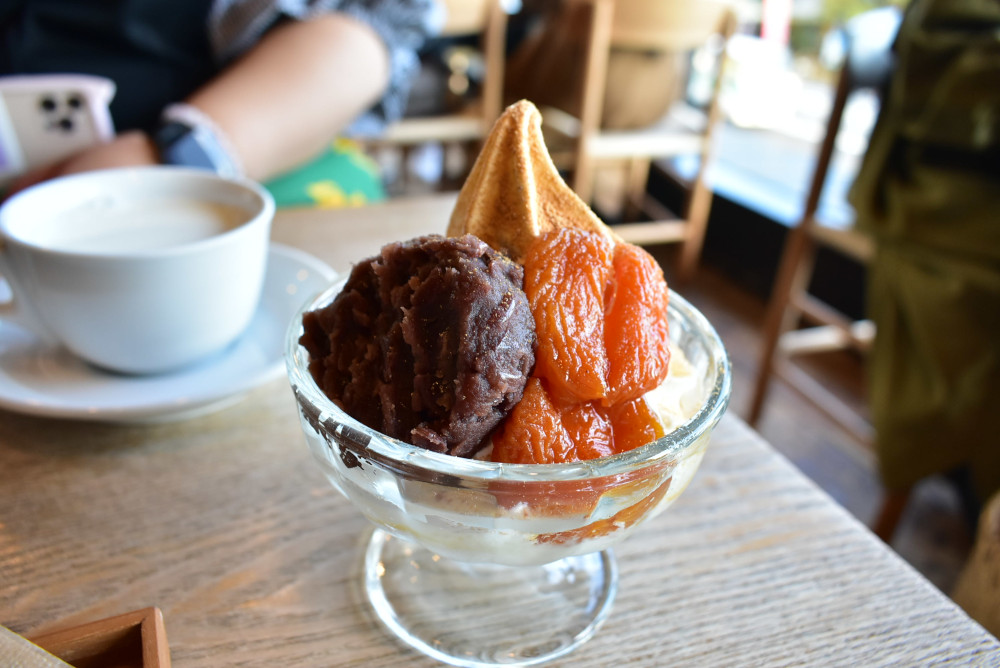 コクのあるソフトクリームとあんこ、杏の相性が抜群