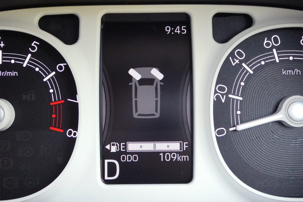タイヤの向きが表示されるのは、駐車が苦手な人にとってうれしい機能