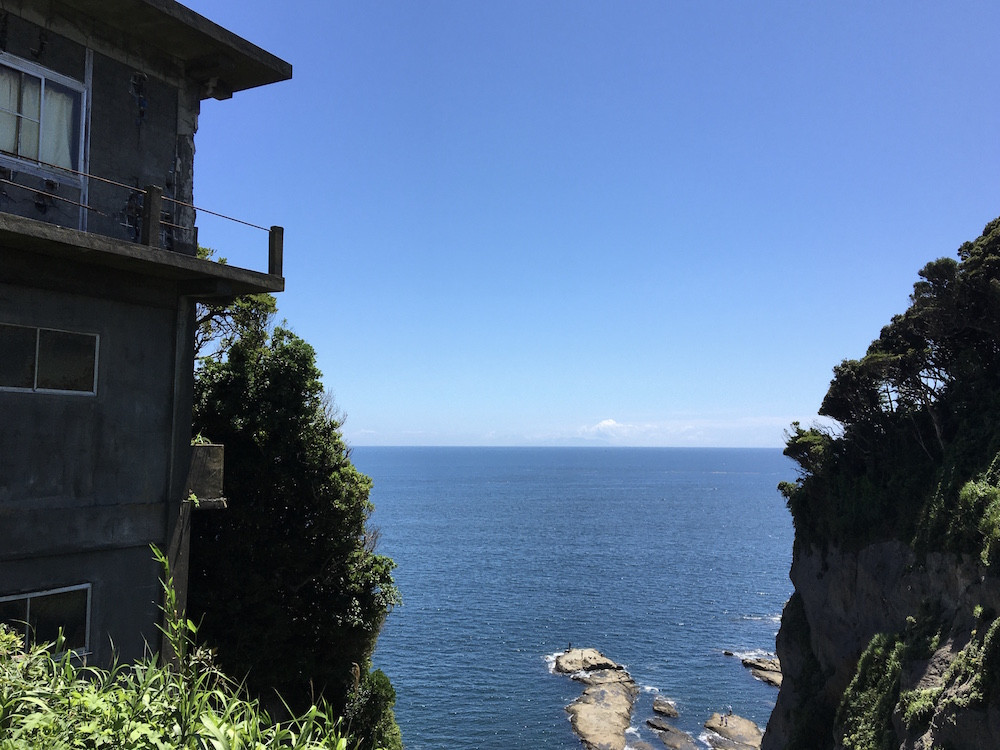 道の途中で現れる、大迫力の絶景に感動