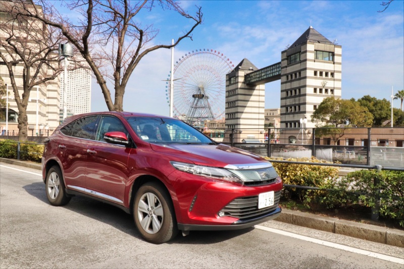 今回、利用した「ハリアー」はきれいな赤色