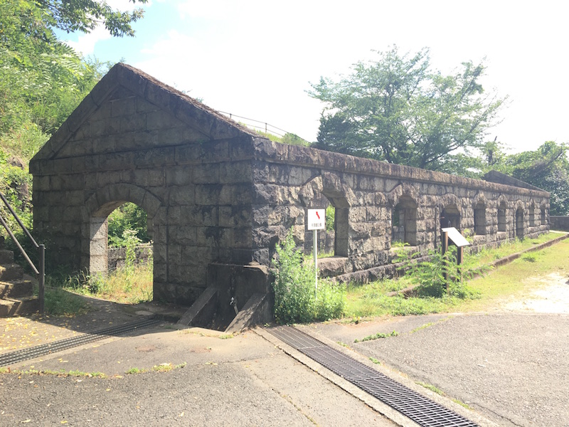 「高烏砲台跡」。100年以上経った今でも美しい外観を残す