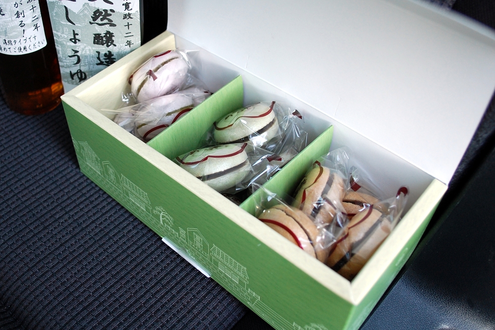 「一口もなか（15個入り）」は920円（税込み）。パッケージもかわいらしく、お土産に人気というのもうなずける