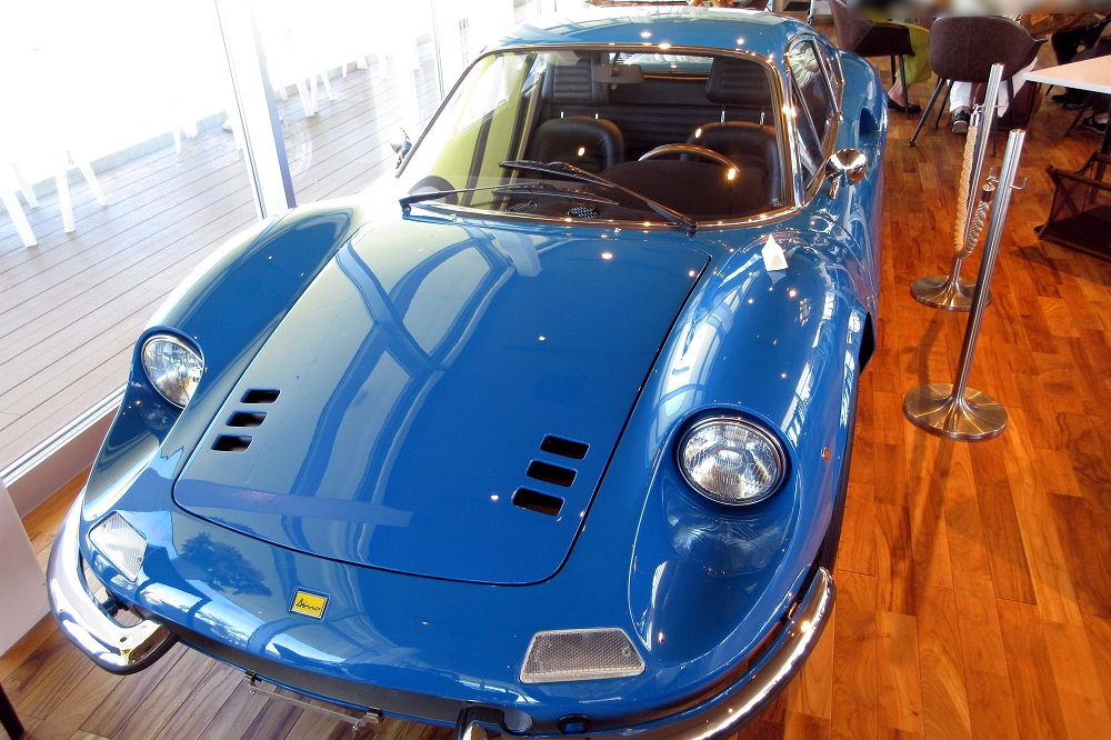 ディーノ246は1970年代前半に製造された、スーパーカー世代が憧れたクルマだ