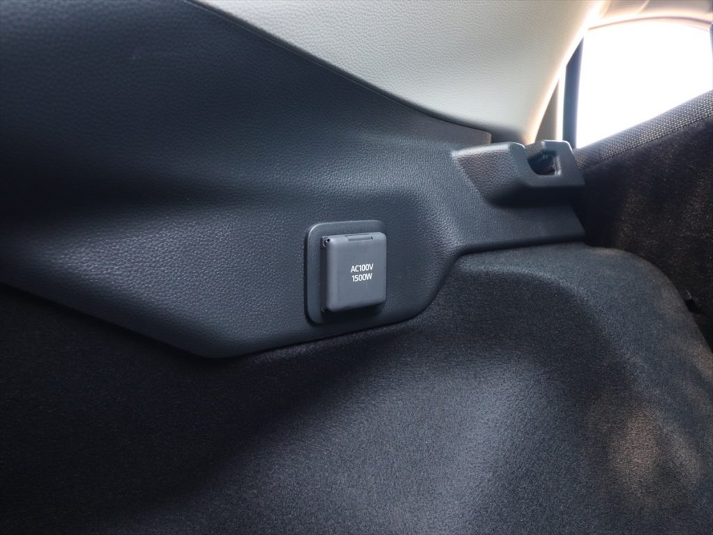 さまざまな家電が使えるAC100Vコンセント
