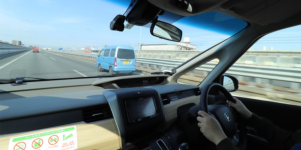 初心者の苦手克服！高速道路の「基本の走り方」をマスターしよう