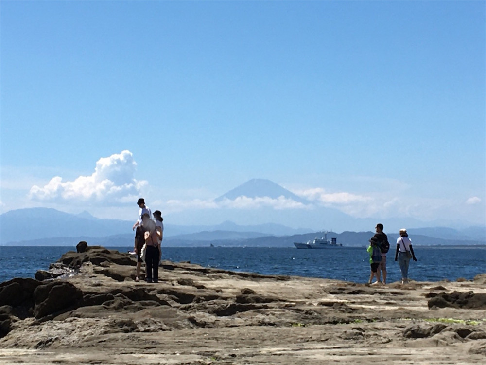 夕方になると、富士山の向こう