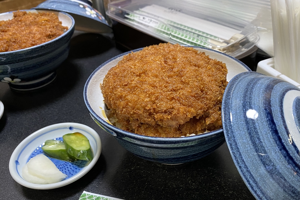 カツが1枚の料金は980円。2枚は1,200円。（ともに税込み）
