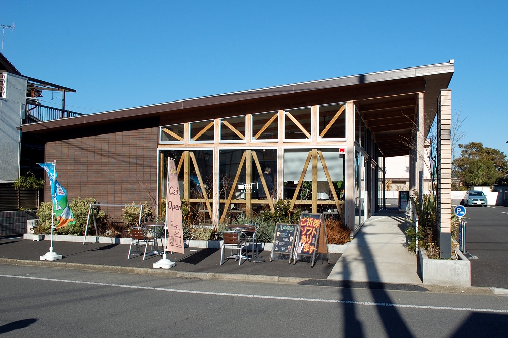 一緒の敷地で営業している「健栄さわら薬局」の看板が目印