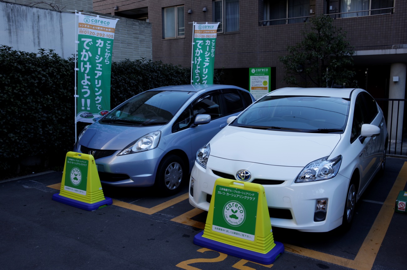 環境性能に優れた「トヨタ　プリウス」やコンパクトカーを配備
