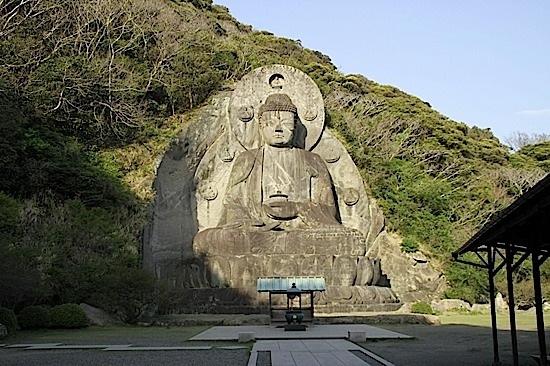 鋸山名物の大仏様。旅が無事終わることを祈願