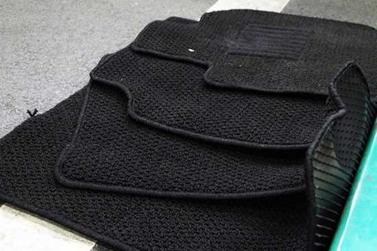 マットも取り外して清掃