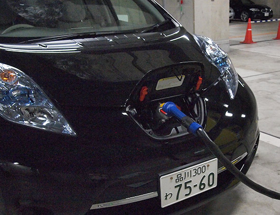 充電ケーブルはしっかり奥まで差し込もう