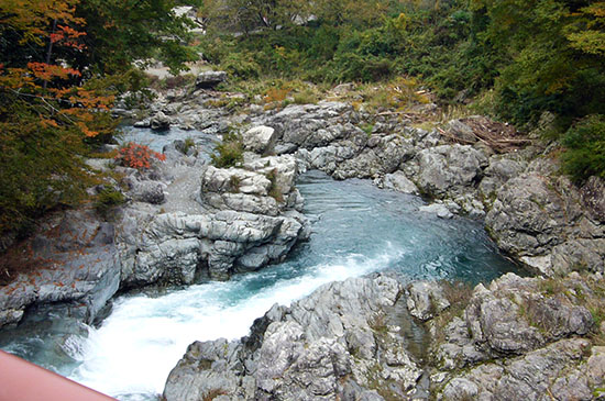 川のせせらぎが心地よい。