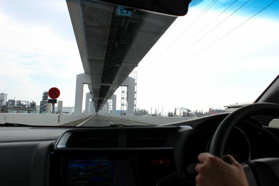 やや固めのシートの乗り心地は高速道路ともマッチします