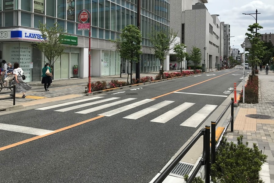信号機のない横断歩道に人がいるときはできるだけ止まる ○か×か?