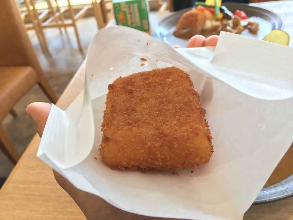  「クリームコロッケ」200円（税込み）は、三島人参のペーストが隠し味に加えられている 